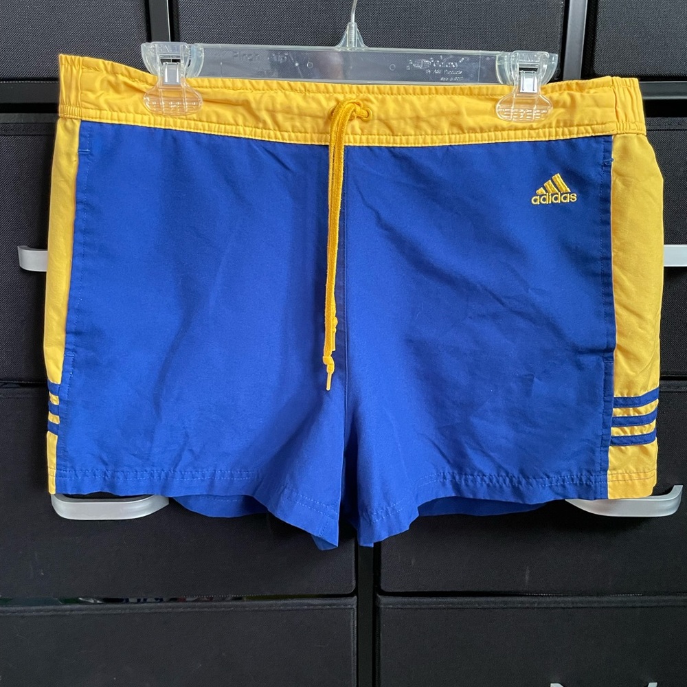 Mens Size Large Adidas Vintage 3 Inch Yellow/Blue shorts.